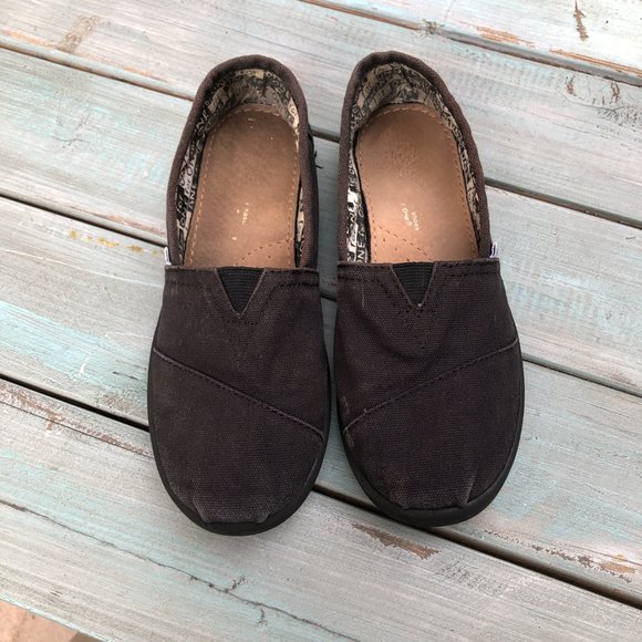 Toms Black Canvas One for One Shoes - Picture 5 of 16